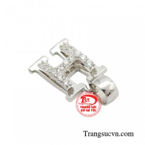 Đặc biệt, mang trong mình phong cách trẻ trung, tươi mới sản phẩm là dấu ấn khó phai trong lòng người đối diện.