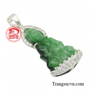 Đeo Mặt Phật Quan Âm thể hiện lòng thành kính hướng phật.