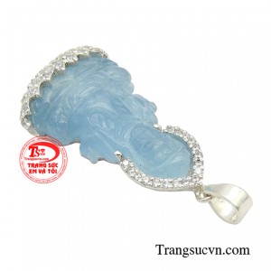 Màu xanh của đá giúp tâm trí minh mẫn, có cái nhìn sâu sắc với cuộc sống xung quanh.