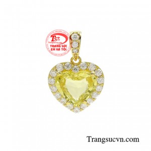 Mặt dây saphir trái tim là một món quà ý nghĩa và tinh tế dành tặng cho người phụ nữ yêu thương.