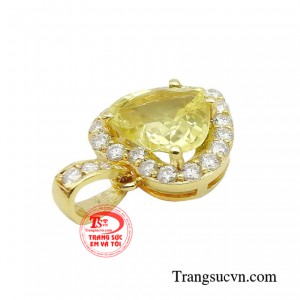Vẻ đẹp quyến rũ, sang trọng của chiếc mặt dây Sapphire kết hợp với hình dáng trái tim tượng trưng cho tình yêu, sự gắn kết sẽ là món quà tuyệt vời để bạn thể hiện tình cảm của mình. 