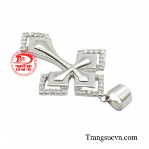 Theo các tín đồ Kito giáo khi mang bên mình trang sức thánh giá sẽ tiếp thêm sức mạnh xua đuổi tà ma, cuộc sống sẽ trở nên tốt đẹp hơn. 