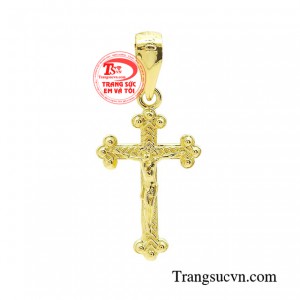 Mặt dây thánh giá vàng hộ mệnh với ý nghĩa mang đến những điều tốt đẹp, hạnh phúc, thành công.