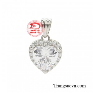 Mặt dây trái tim thuần khiết tượng trưng cho tình yêu, tình bạn và tình cảm sâu sắc.