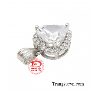 Đặc biệt món trang sức này không chỉ để gửi gắm trao tặng yêu thương, mà còn là vật dụng gợi nhớ tới ân tình kỉ niệm.