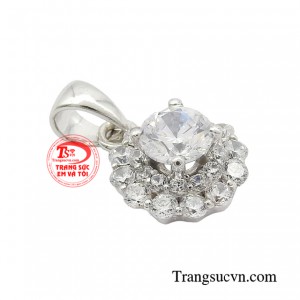 Độc đáo, và tinh xảo trong từng chi tiết nhỏ, sản phẩm sẽ là món đồ mà bất kỳ chị em nào cũng mong muốn sở hữu để khẳng định nét riêng biệt của bản thân. 