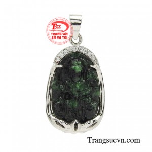 Mặt phật bản mệnh bọc vàng bình an được khéo léo, chạm khắc, mài dũa hình Phổ Hiền Bồ Tát trên nền chất liệu ngọc cẩm thạch.