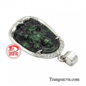Người tuổi Thìn và tuổi Tỵ nên sở hữu cho mình chiếc mặt dây bản mệnh này để được bảo hộ, đem lại bình an.
