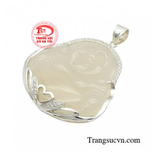 Khuôn mặt hiền từ và nụ cười vô tư lự giúp xoa dịu mọi buồn phiền, áp lực và căng thẳng, giúp sự nghiệp thăng hoa, cuộc sống vui vẻ.