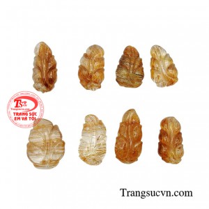 Do có màu vàng óng nên loại đá này phù hợp nhất với những người mang mệnh Kim và mệnh Thổ