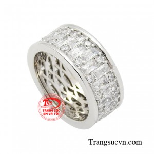  Ngoài ra, chiếc nhẫn còn là phụ kiện tô điểm cho cánh mày râu thêm phần ấn tượng và dễ ghi điểm hơn trong mắt người đối diện. 