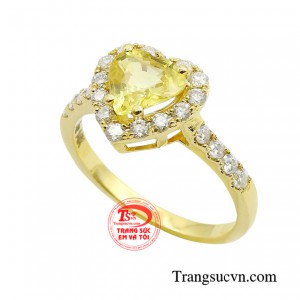 Chiếc nhẫn được coi là tín vật kết nối, đồng hành cùng chặng đường tình yêu vĩnh cửu.