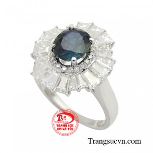 EVT mang đến sản phẩm nhẫn vàng thời thượng và tinh tế điểm tô tôn nhan sắc quyến rũ cho người phụ nữ thượng lưu thanh lịch.