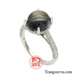 Món trang sức giúp tôn lên khí chất lẫn vẻ đẹp nội tại của những quý cô ưu tú.