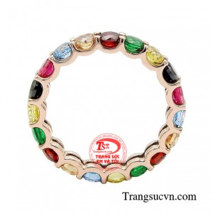 Với thiết kế độc đáo, sự kết hợp hài hòa của sắc màu của những viên đá lấp lánh, cân hết mọi phong cách cũng như outfit để nàng tỏa sáng.