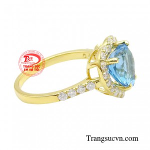 Với Topaz, sắc đẹp người phụ nữ dường như được nâng lên một tầm cao mới, hoàn hảo và đầy lôi cuốn. 