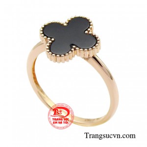 Vậy nên, khi đeo một món trang sức đẹp sẽ đồng nghĩa với việc bạn yêu chiều bản thân mình đến nhường nào