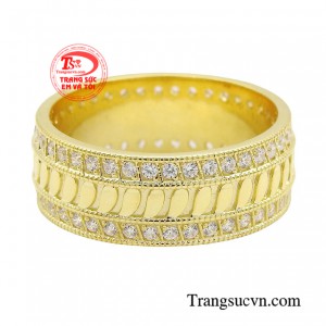 Nhẫn nam phong độ tạo cảm giác mạnh mẽ, cá tính nhưng cũng không kém phần lịch lãm. 