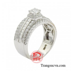 Nhẫn quý ông lịch thiệp làm nên diện mạo của một người đàn ông hiện đại và lịch lãm.