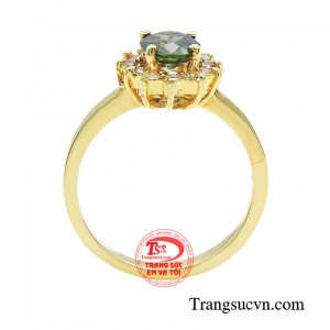 Đây là mẫu nhẫn nữ vàng đẹp giúp người đeo thêm phần nổi bật, có những công dụng tốt về sức khỏe. 