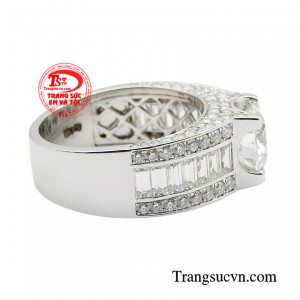 Đặc biệt, theo quan niệm phong thủy trang sức còn đem tới thành công cho người sử dụng.
