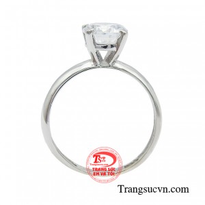 Dáng nhẫn vừa phải, càng điểm tô thêm sự trẻ trung, duyên dáng.