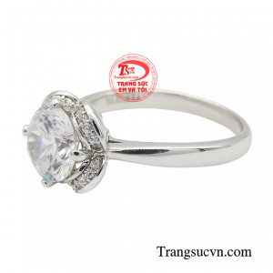 Sản phẩm tôn nét nữ tính, dịu dàng, phù hợp cho chị em diện trong mọi hoàn cảnh. 