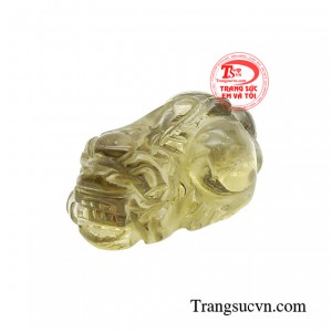 Tỳ hưu thạch anh khói tài lộc mang trong mình tinh thể như làn khói, màu sắc trong trẻo tựa dòng nước trong đêm.