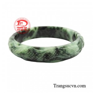 Mang vòng tay đá cẩm thạch có khả năng giúp người đeo cải thiện vận khí, xua đuổi những năng lượng tiêu cực và thu hút may mắn. 