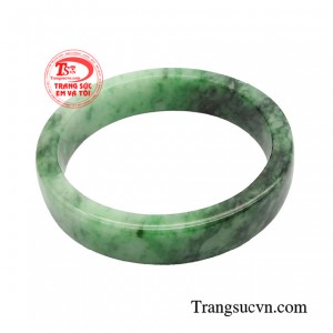 Vòng cẩm thạch danh vọng là một trong những loại đá quý được xem là bảo vật danh gia vọng tộc thời xưa.