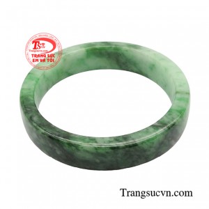 Chính vì thế, vòng ngọc cẩm thạch có thể được xem là như bùa hộ mệnh