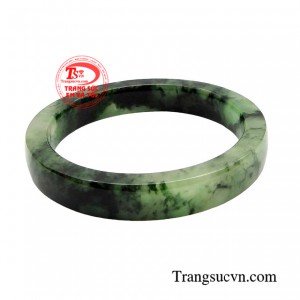 Chiếc vòng ngọc cẩm thạch luôn là món quà tuyệt vời cho những ai biết trân trọng, yêu thương bản thân và hàm dưỡng thiện tâm trong cuộc sống.