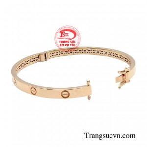 Đây thật sự là món trang sức sẽ khiến người đeo trở nên nổi bật.