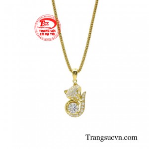 Hãy để mọi người xung quanh thấy bạn là một người phụ nữ thông minh, sắc sảo và sở hữu gu thời trang tinh tế qua sự lựa chọn dây chuyền hồ ly kiêu hãnh làm điểm nhấn cho mình mỗi khi ra ngoài nhé.