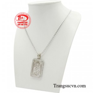 Dưới sự bảo hộ của Bất Động Minh Vương, người tuổi Dậu mang theo bộ dây chuyền này bên mình sẽ giúp tránh khỏi những tai ương, bất trắc, cuộc sống, công việc được hanh thông, thuận lợi hơn.