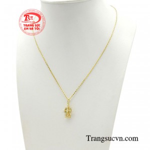 Bộ dây chuyền có thể được đeo trong những dịp đặc biệt hoặc hàng ngày, đều mang đến vẻ đẹp cuốn hút cho người đeo.
