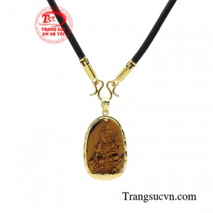 Vậy nên, đây không chỉ là món trang sức phong cách mà còn là món đồ phong thuỷ giúp gia tăng nguồn năng lượng tích cực đem lại may mắn cho người đeo.