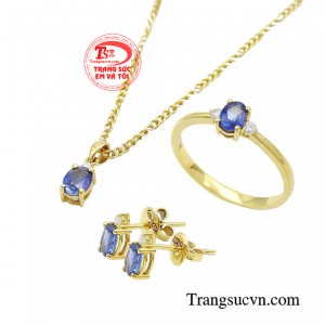 Diện bộ trang sức này phái đẹp thêm phần kiêu hãnh cùng bản lĩnh của người phụ nữ hiện đại.