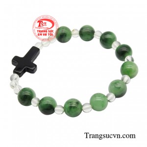 Đeo chuỗi mân côi như một cách để thiền định, làm cho người đeo cảm thấy sống tích cực hơn, hạnh phúc, tràn đầy năng lượng, tự tin và khỏe mạnh hơn.