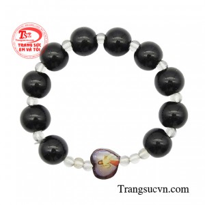 Chuỗi mân côi mã não bình an đen huyền là một trong những trang sức phong thủy mang ý nghĩa cầu may mắn, cát tường.