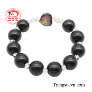 Không những mang một vẻ đẹp huyền bí long lanh mà mã não còn kích hoạt sinh khí. 