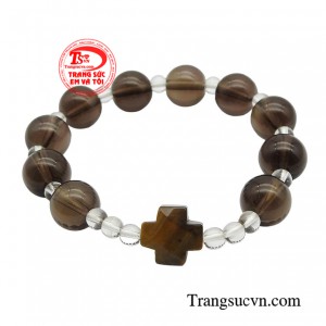 Chuỗi mân côi thạch anh khói giúp người đeo nhận ra những điều đúng đắn và sai trái, biết phân biệt giữa thiện và ác.