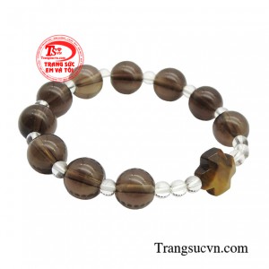 Lời cầu nguyện này giúp người đeo không còn sợ hãi, mà có thêm sức mạnh để đối mặt với những khó khăn và thử thách trong cuộc sống.