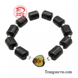 Chuỗi mân côi thạch anh tóc độc đáo là một vật phẩm tâm linh được sử dụng để lần chuỗi và cầu nguyện. 