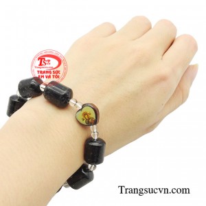 Điều này giúp người đeo hiểu rõ hơn về bản thân, về thế giới xung quanh và về ý nghĩa của cuộc sống.