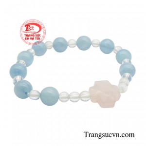 Chuỗi mân côi đá aquamarine dành cho trẻ em là món quà ý nghĩa để tặng cho bé nhân dịp lễ, tết, giáng sinh.