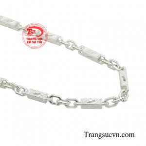 Người đeo có thể thu hút nhiều điều may mắn trong cuộc sống.