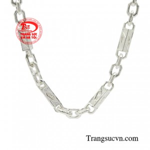 Chính vì thế, dây chuyền bạc nam vẫn luôn là phụ kiện giúp phái mạnh ghi điểm trong mắt người đối diện.