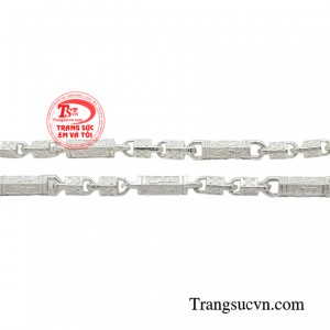 Sản phẩm mang lại cho người đeo thêm phần tự tin, cũng như làm tăng lên sự lịch lãm, thu hút ánh nhìn của phái nữ.