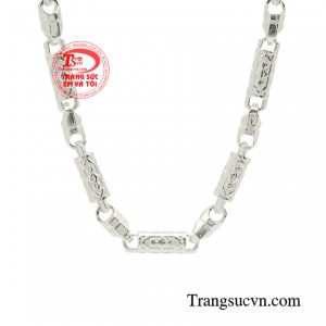 Dây chuyền cho nam bằng bạc chắc chắn mang đến sự sang trọng nhất và nam tính nhất giúp nổi bật bản lĩnh phái mạnh.